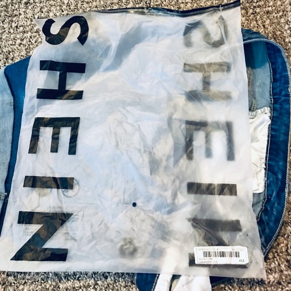 Shein curves plus distressed torn jean shorts 4XL NWOT - Picture 5 of 5